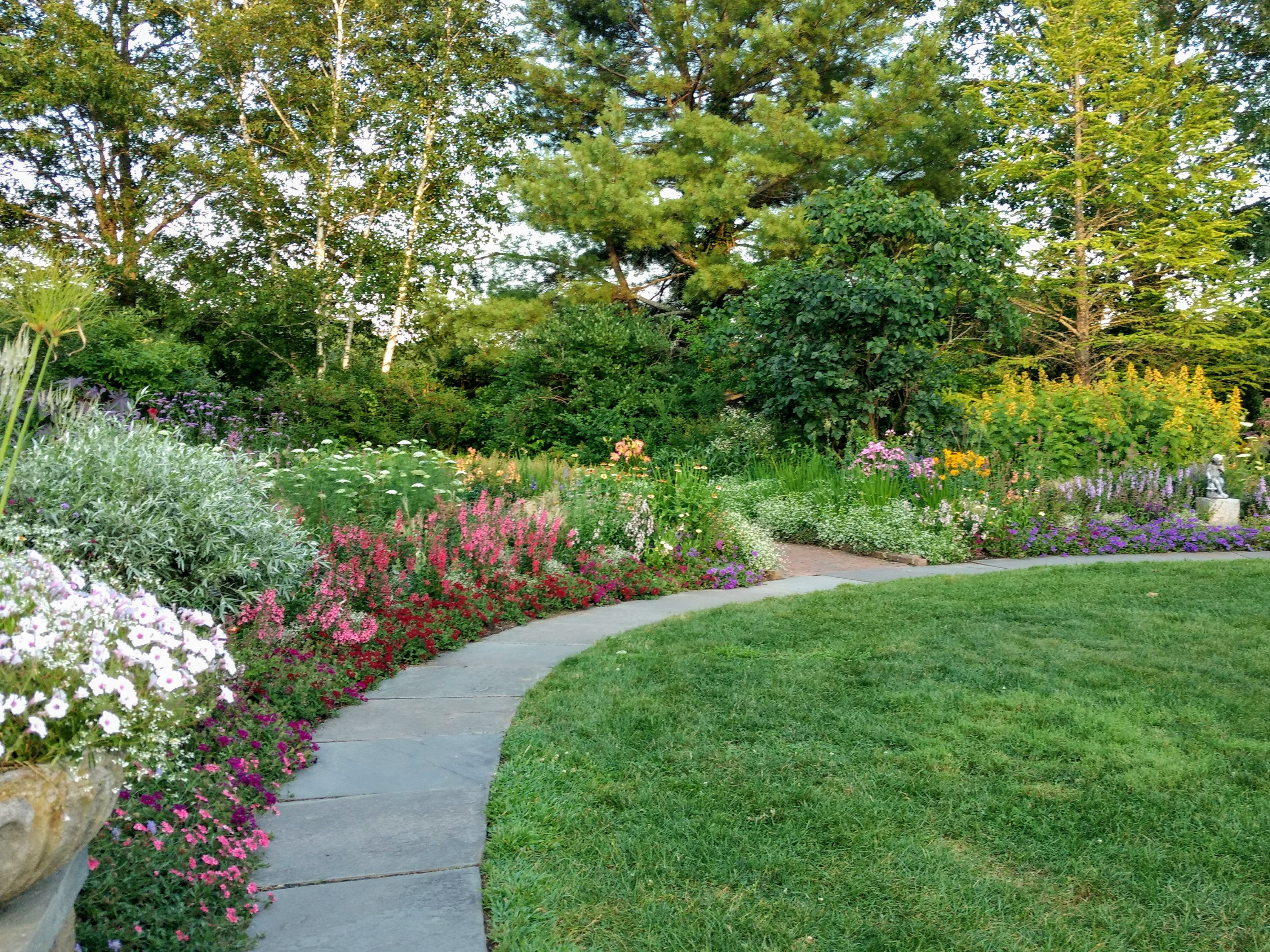 Благоустройство участка частного дома в Екатеринбурге и Свердловской области